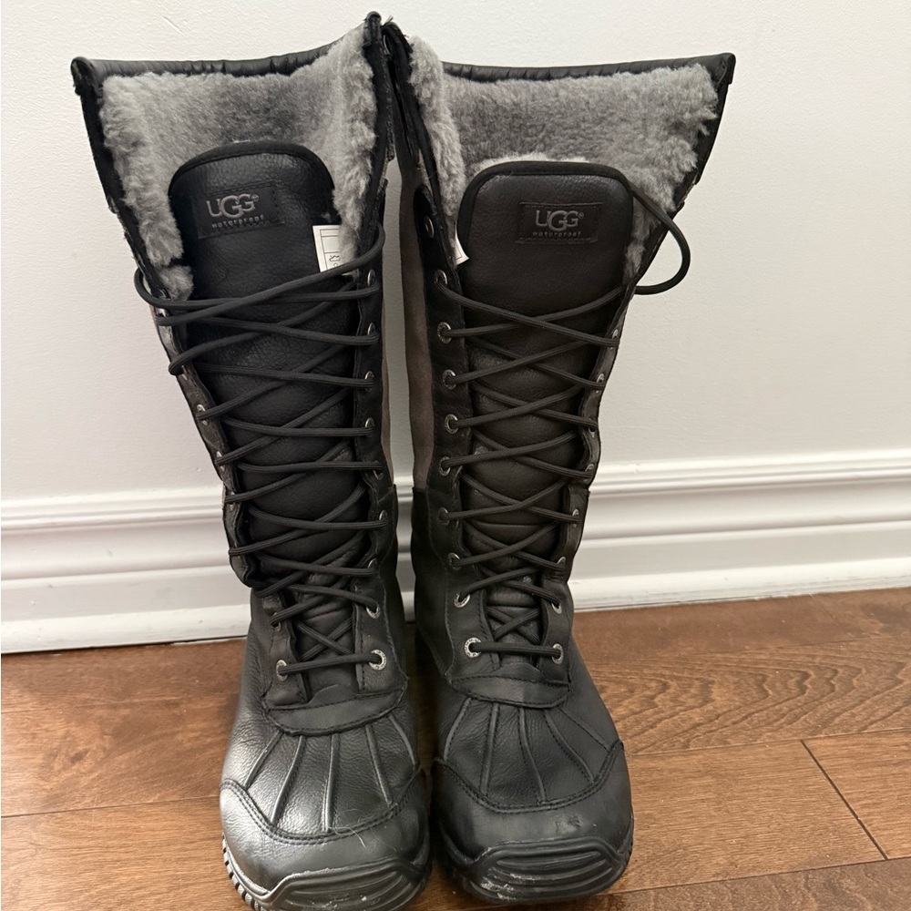 UGG Women's Black and Gray Winter Boots